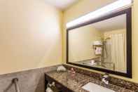 In-room Bathroom Econo Lodge