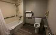 In-room Bathroom 7 Best Western Inn & Suites Lemoore