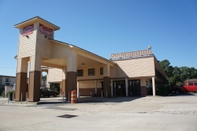 Exterior Executive Inn & Suites