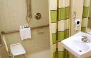 Toilet Kamar 5 Fairfield Inn By Marriott Fredericksburg