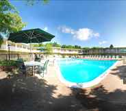 Swimming Pool 6 Econo Lodge And Suites Shamokin Dam - Selinsgrove