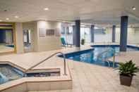 Swimming Pool Hilton Montreal Laval