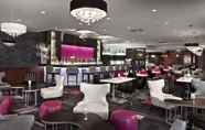 Bar, Cafe and Lounge 6 Hilton Montreal Laval