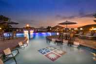 Swimming Pool Lodge Of Four Seasons Golf Resort, Marina & Spa