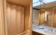 In-room Bathroom 6 Comfort Inn & Suites Downtown Brickell - Port of Miami