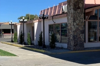 Exterior Econo Lodge Inn & Suites