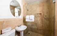 In-room Bathroom 3 Majestic Hotel South Beach, Trademark Collection by Wyndham