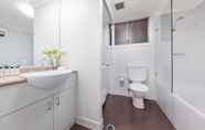 Phòng tắm bên trong 3 Oaks Sydney Goldsbrough Suites