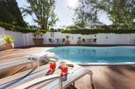 Swimming Pool Ramada by Wyndham Diplomat Canberra