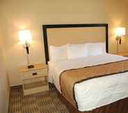 Phòng ngủ 3 Extended Stay America Suites Greensboro Big Tree Way