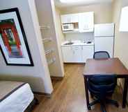 Phòng ngủ 7 Extended Stay America Suites Greensboro Big Tree Way