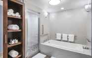 In-room Bathroom 5 Sonesta Hamilton Park Morristown Hotel & Conference Center