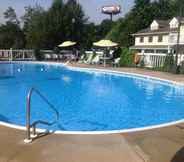 Swimming Pool 4 Honeysuckle Inn & Conference Center