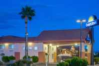 Exterior Days Inn by Wyndham Tucson Airport