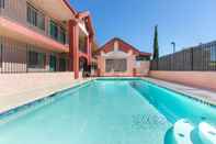 Swimming Pool Days Inn by Wyndham Tucson Airport