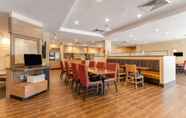 Restaurant 5 TownePlace Suites by Marriott Greensboro Coliseum Area