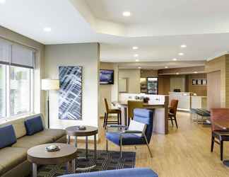 Lobi 2 TownePlace Suites by Marriott Greensboro Coliseum Area