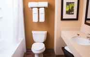 Toilet Kamar 3 Extended Stay America Suites Albany SUNY