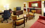 Common Space 6 Courtyard by Marriott Columbus Airport