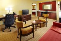 Khu vực công cộng Courtyard by Marriott Columbus Airport