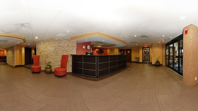 Lobi 4 Quality Inn & Suites Greenville near downtown