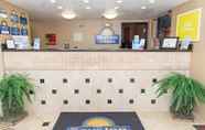 Lobi 4 Days Inn by Wyndham Oklahoma City