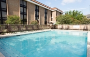 Swimming Pool 6 Drury Inn & Suites Austin North