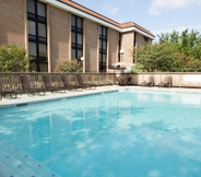 Swimming Pool 6 Drury Inn & Suites Austin North