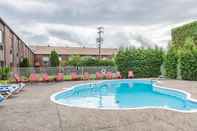 Swimming Pool Quality Inn & Suites & Conference Centre