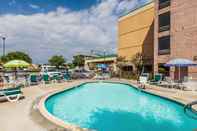 Swimming Pool Quality Inn San Antonio Fiesta at Six Flags