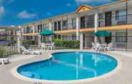 Swimming Pool 6 Days Inn by Wyndham San Antonio