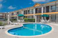 Swimming Pool Days Inn by Wyndham San Antonio
