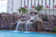 Swimming Pool Excalibur Hotel & Casino