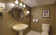 In-room Bathroom 3 Excalibur Hotel & Casino