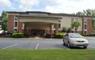 Exterior 2 Country Inn & Suites by Radisson, Alpharetta, GA