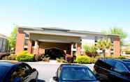 Exterior 3 Country Inn & Suites by Radisson, Alpharetta, GA