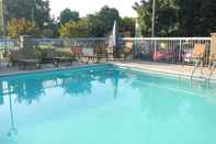 Swimming Pool Best Western Suites Near Opryland