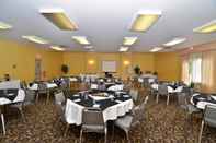 Functional Hall Days Inn & Conference Centre by Wyndham Renfrew