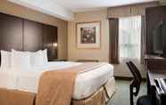 Bedroom 4 Days Inn & Conference Centre by Wyndham Renfrew