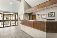 Lobby Travelodge by Wyndham Brockville