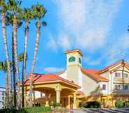 Exterior 3 La Quinta Inn & Suites by Wyndham Tucson Airport