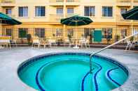 Swimming Pool La Quinta Inn & Suites by Wyndham Tucson Airport