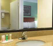 In-room Bathroom 2 Howard Johnson by Wyndham Tallahassee