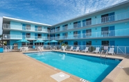 Swimming Pool 5 Best Western Navarre Waterfront