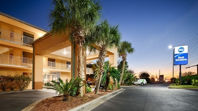 Exterior 4 Best Western Navarre Waterfront