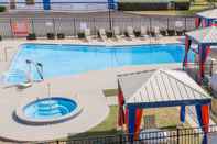 Swimming Pool Howard Johnson by Wyndham Ocala FL