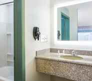 In-room Bathroom 2 Howard Johnson by Wyndham Ocala FL