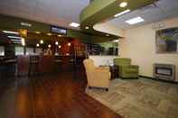 Bar, Cafe and Lounge Howard Johnson by Wyndham Ocala FL