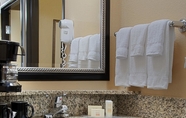 In-room Bathroom 7 Courtyard by Marriott Key Largo