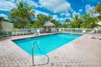 Kolam Renang Travelodge by Wyndham Florida City/Homestead/Everglades